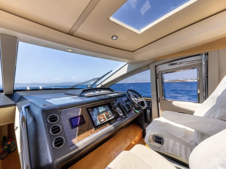 Bootverhuur Saint-Tropez goedkoop Princess V70