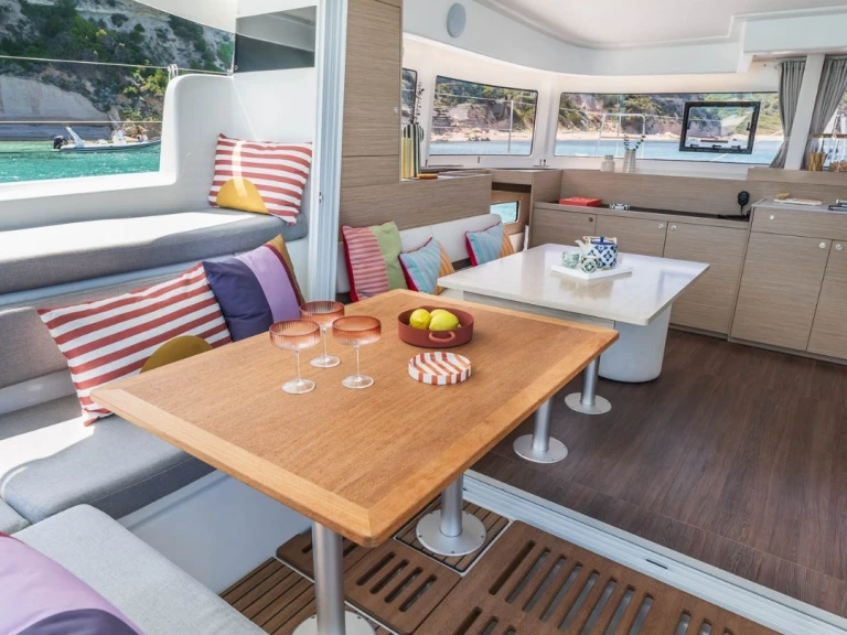 Verhuur Catamaran Lagoon met vaarbewijs