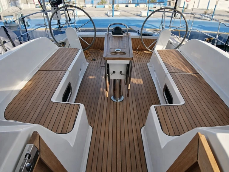 Zeilboot te huur in Gouviá voor de beste prijs