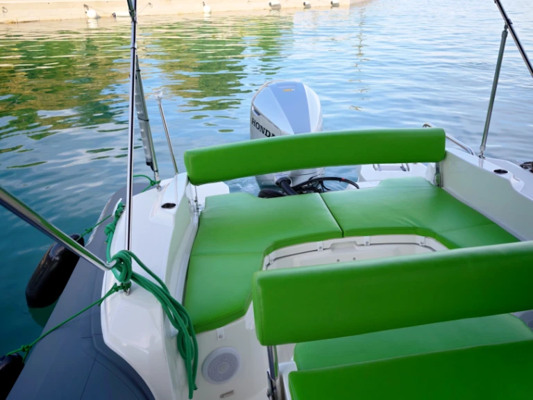 Marlin Boat 790 Pro Dynamic te huur van particulier of professional in Split