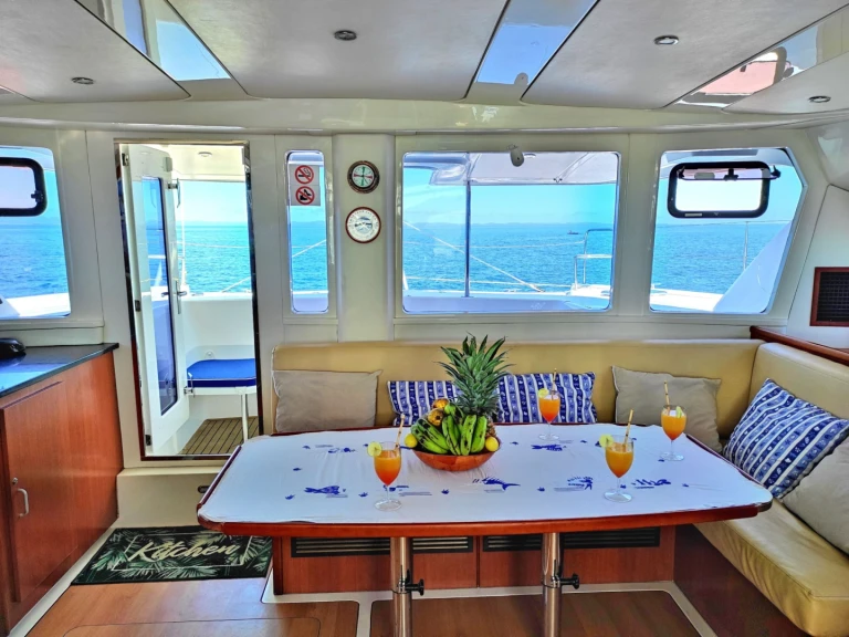 Huur een Leopard Leopard 44 in Nosy Be