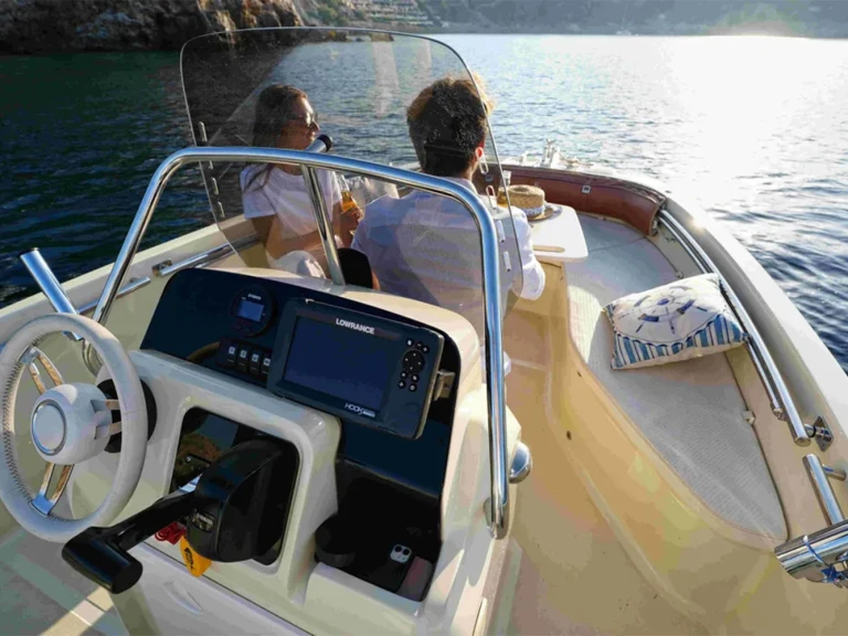 Huur Motorboot met of zonder schipper Invictus  in Marina de Palamós