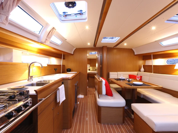 Bootverhuur La Spezia goedkoop Sun Odyssey 44i