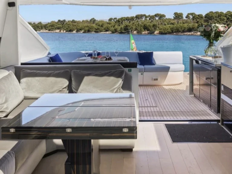 Huur een Fairline Targa 64 in Saint-Tropez