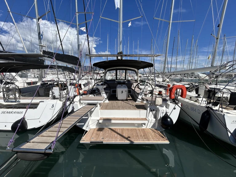 Zeilboot te huur in Gouviá voor de beste prijs
