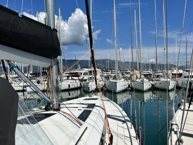 Huur Zeilboot met of zonder schipper Bénéteau in Gouviá