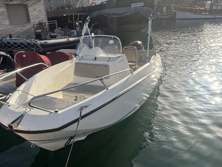 Huur een Quicksilver Activ 555 Open in Marseille