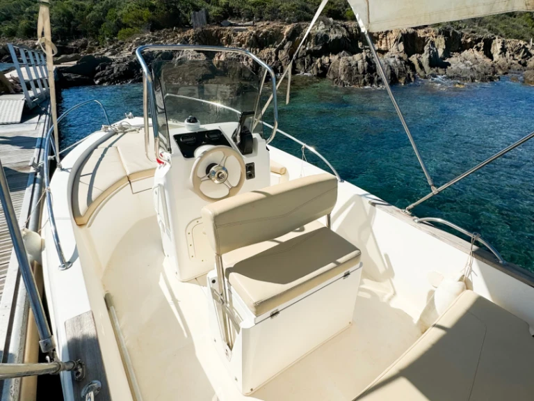 Motorboot te huur in Port de Bormes-les-Mimosas voor de beste prijs