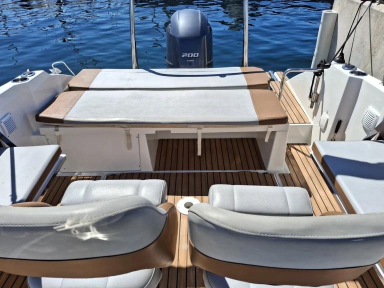 Huur Motorboot met of zonder schipper Bénéteau in Marina de Palamós