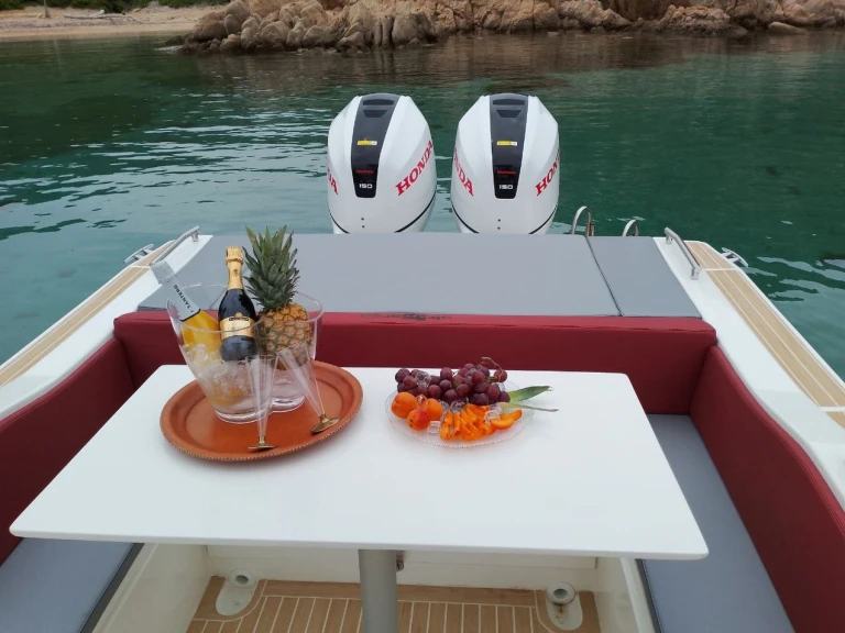 Verhuur Motorboot in Cannigione - Altamarea Altamarea Wave 27 GT