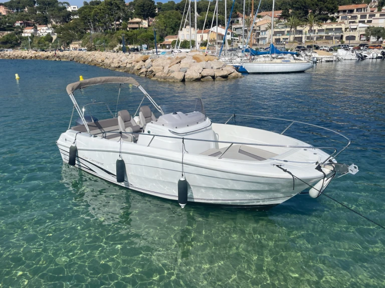 Bootverhuur Jeanneau Cap Camarat 7.5 CC in La Madrague via SamBoat