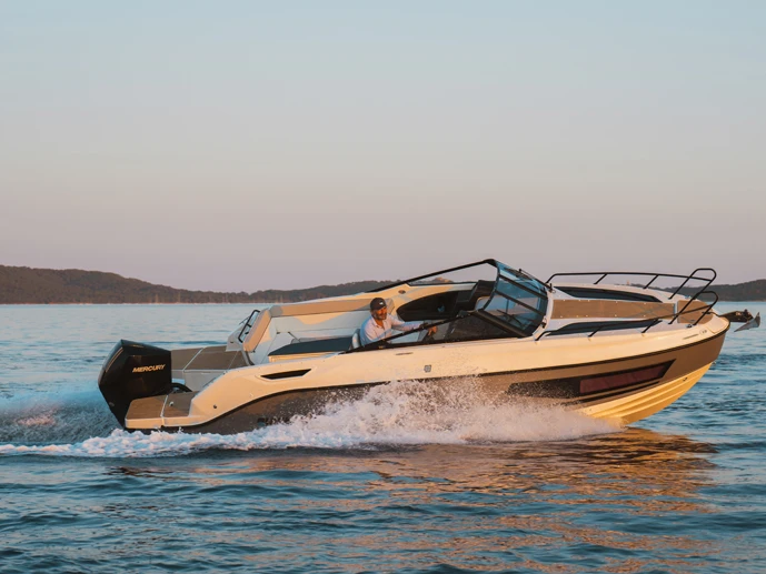 Bootverhuur Palma de Mallorca goedkoop Activ 755 Cruiser