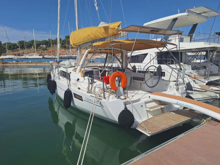 Bootverhuur Bénéteau Oceanis 41.1 in Néa Péramos via SamBoat