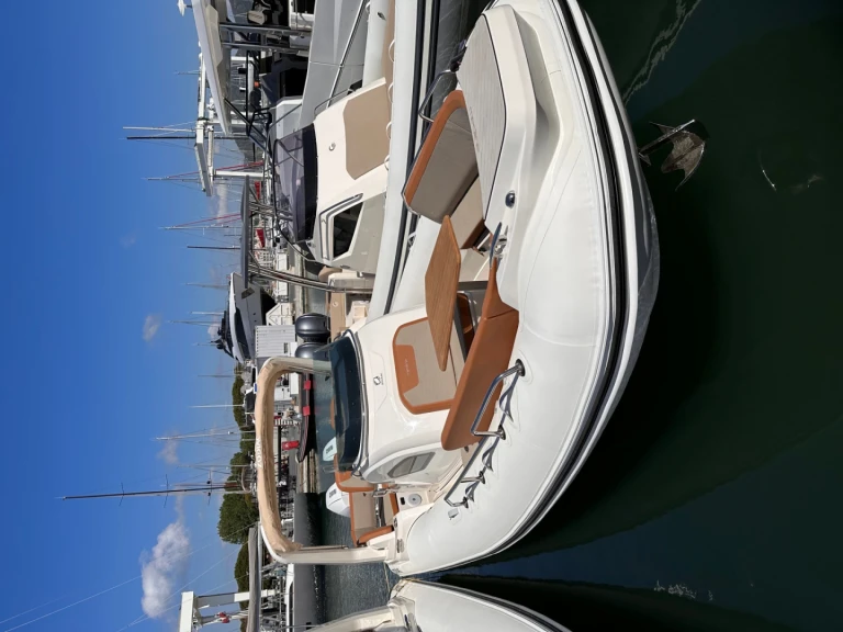 Bootverhuur Zodiac Medline 9 in Cogolin via SamBoat