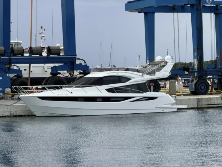 Verhuur Jacht Galeon met vaarbewijs
