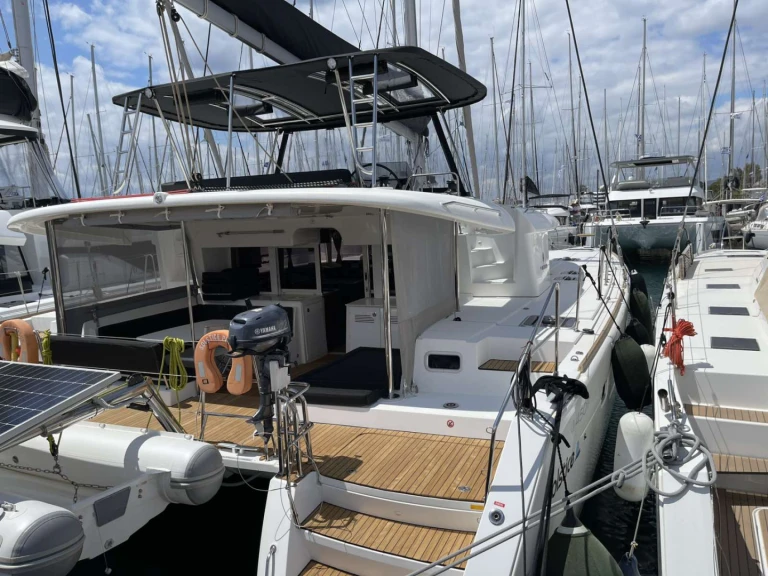 Lagoon Lagoon 450 F te huur van particulier of professional in Álimos