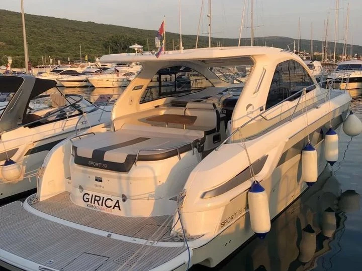 Verhuur Motorboot Bavaria met vaarbewijs