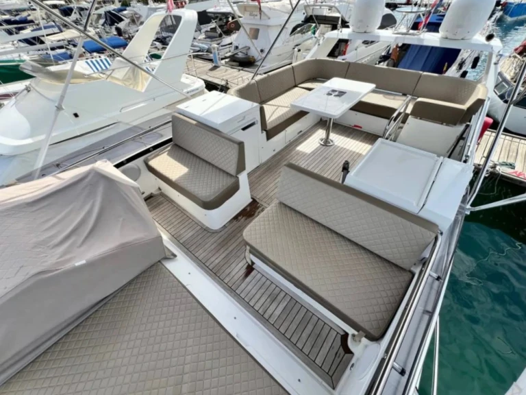 Jachthuur in Punat - Galeon Galeon 420 Fly - 3 cab. via SamBoat