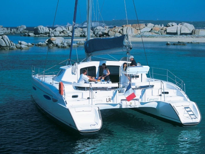 Jachthuur in La Rochelle - Fountaine Pajot Lavezzi 40 via SamBoat