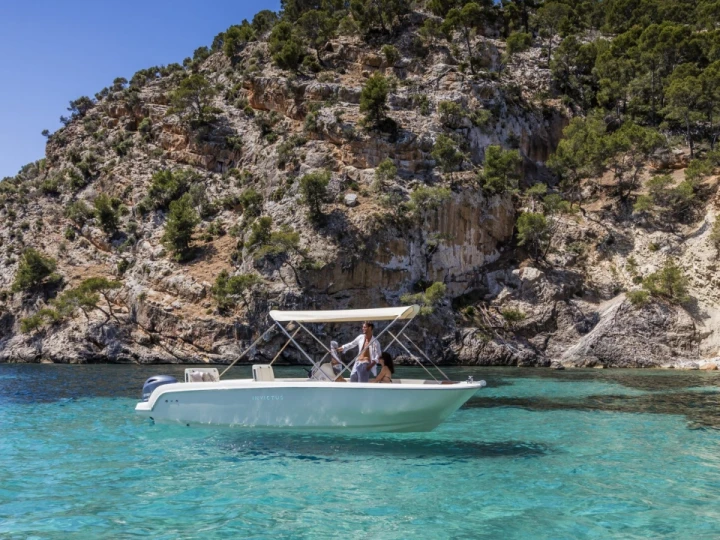 Bootverhuur Invictus  FX 190 in Saint-Raphaël via SamBoat
