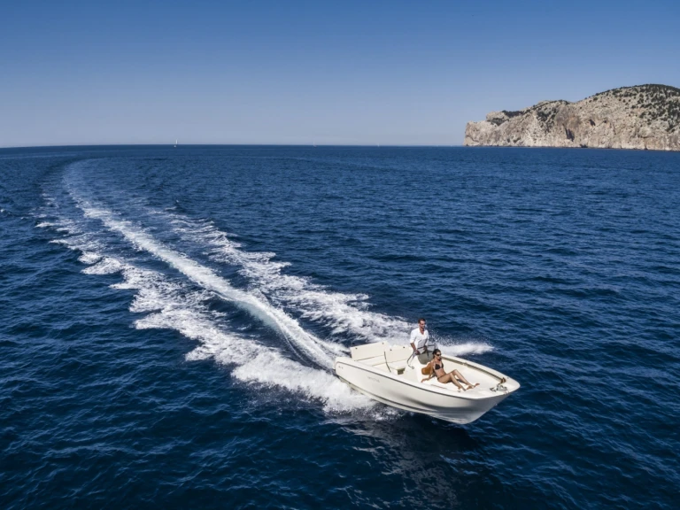 Verhuur Motorboot Invictus  met vaarbewijs