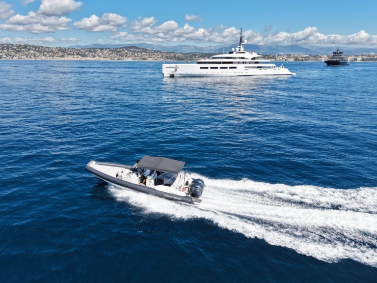 Huur een Lomac Gran Turismo 10.5 in Cannes