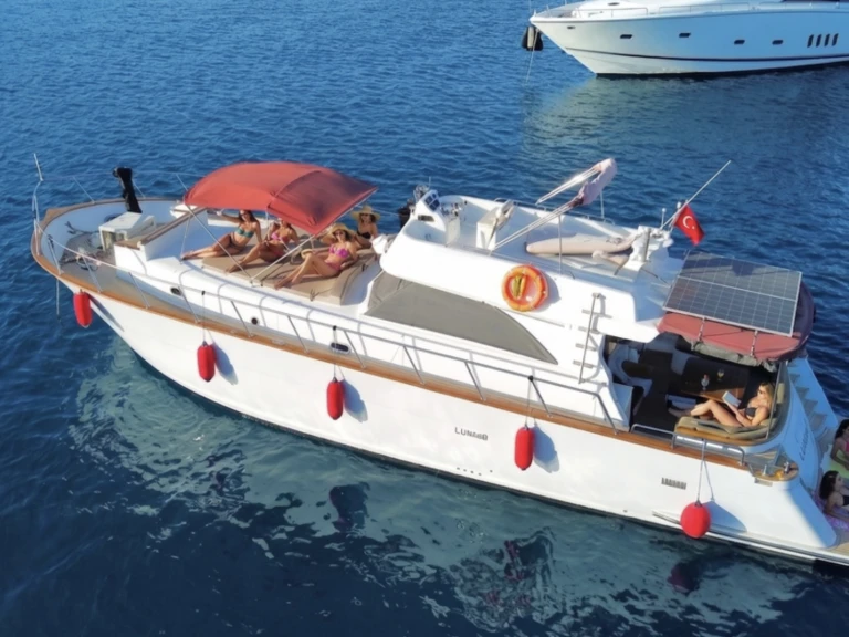 Huur Motorboot met of zonder schipper Azimut in Bodrum