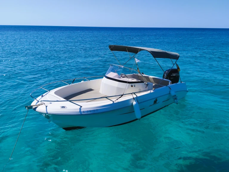 Jachthuur in Cala en Bosch - Pacific Craft Pacific Craft 670 Open via SamBoat
