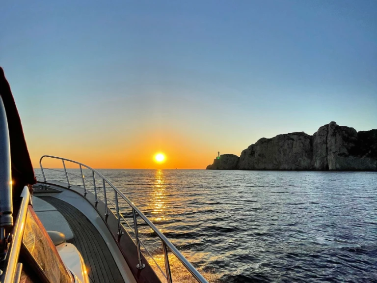 Fratelli Aprea Sorrento 32 Semi Cabinato te huur van particulier of professional in Capri
