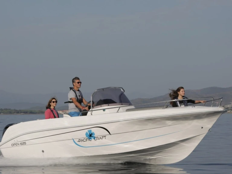 Verhuur Motorboot Pacific Craft met vaarbewijs