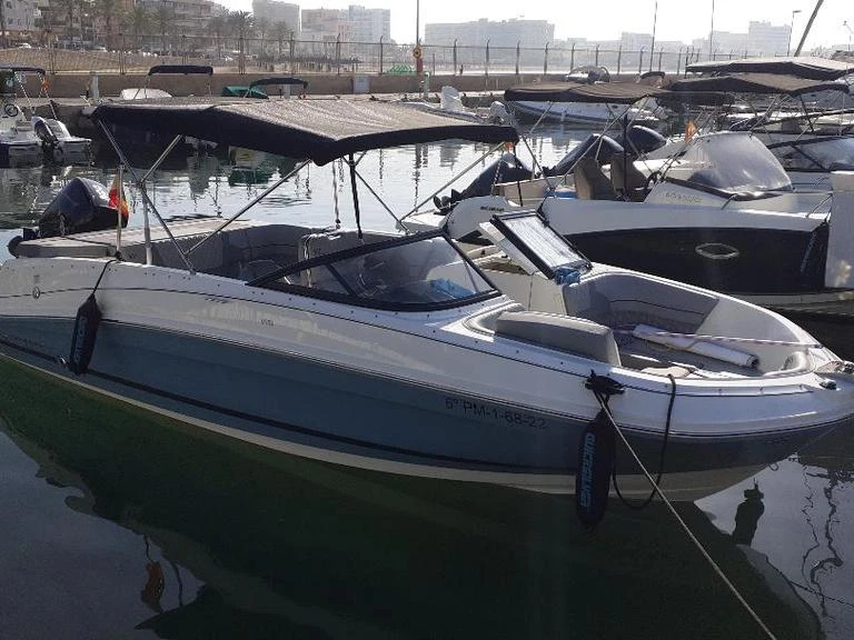 Bootverhuur Bayliner VR6 OB in Club Náutico can Pastilla via SamBoat