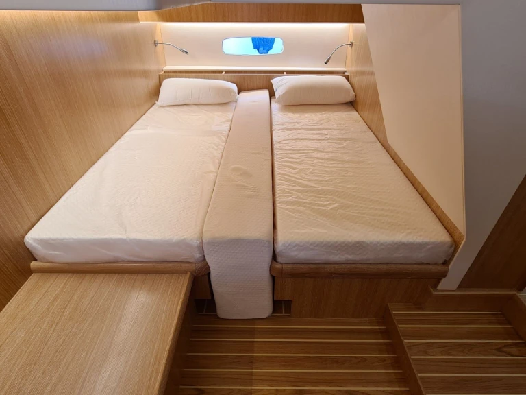 Bootverhuur sasga MENORQUIN 34 HT 34 in Hyères via SamBoat