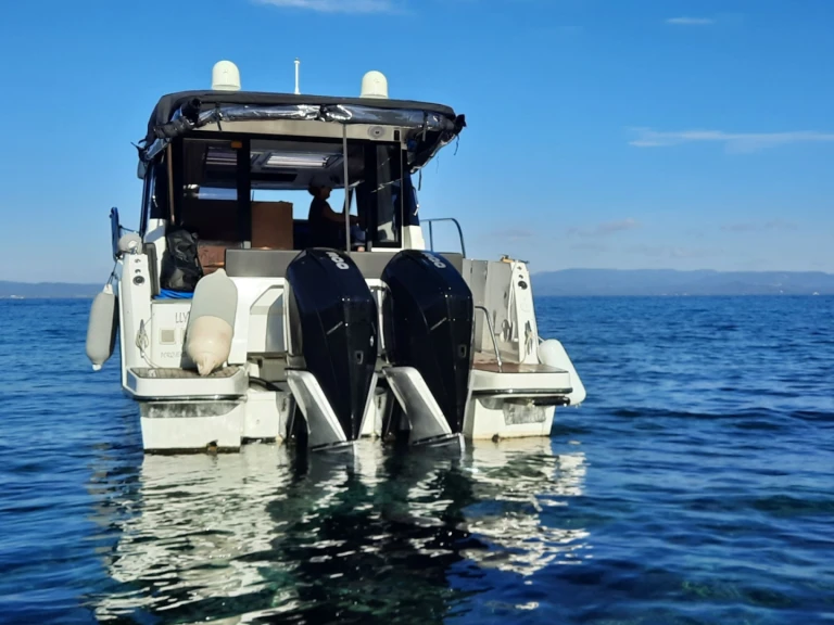 Huur Motorboot met of zonder schipper Jeanneau in Hyères