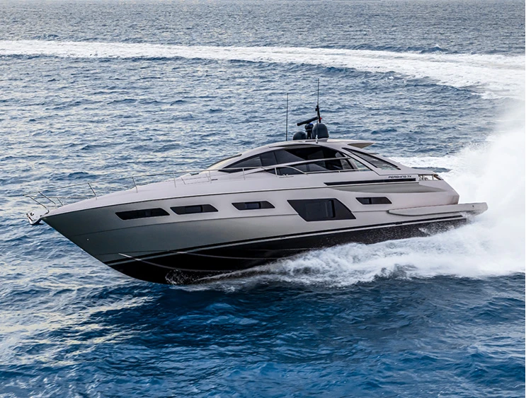 Huur Jacht met of zonder schipper Pershing in Napels