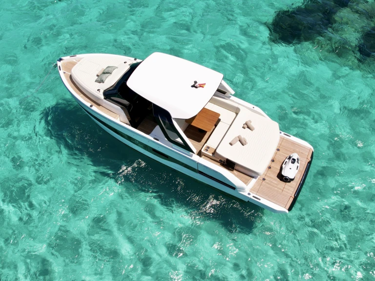 Verhuur Motorboot Cranchi met vaarbewijs