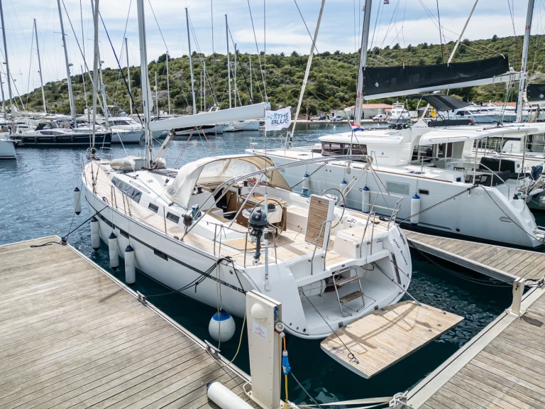 Bootverhuur Bavaria Cruiser 56 in Primošten via SamBoat