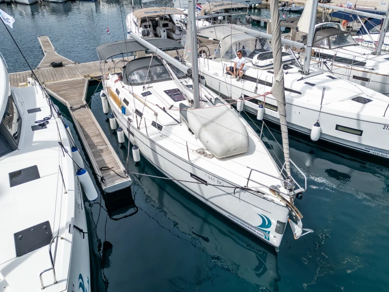 Huur een Bavaria Cruiser 40 in Primošten