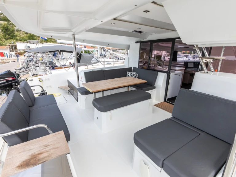 Verhuur Catamaran in Primošten - Fountaine Pajot Astrea 42