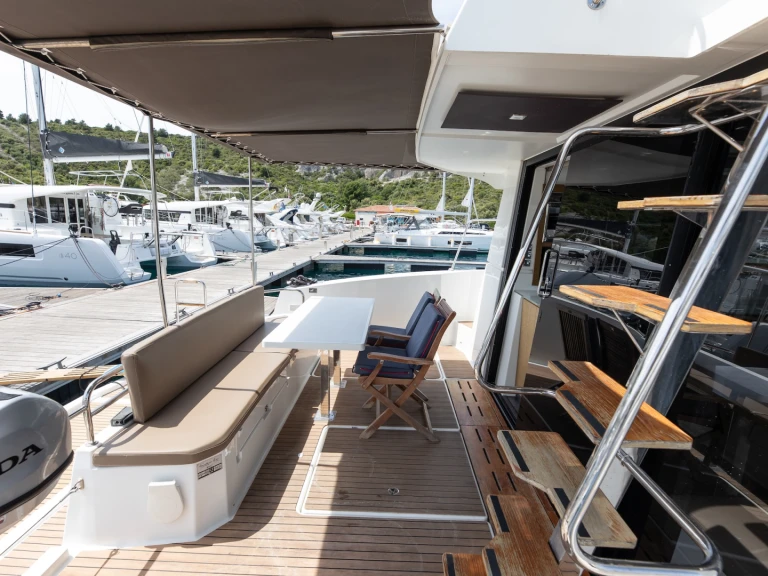 Verhuur Motorboot Fountaine Pajot met vaarbewijs
