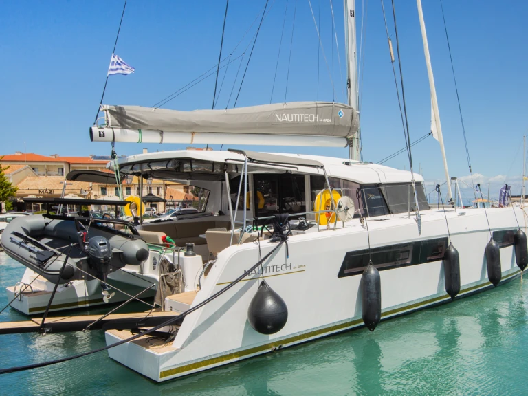Verhuur Catamaran Nautitech met vaarbewijs