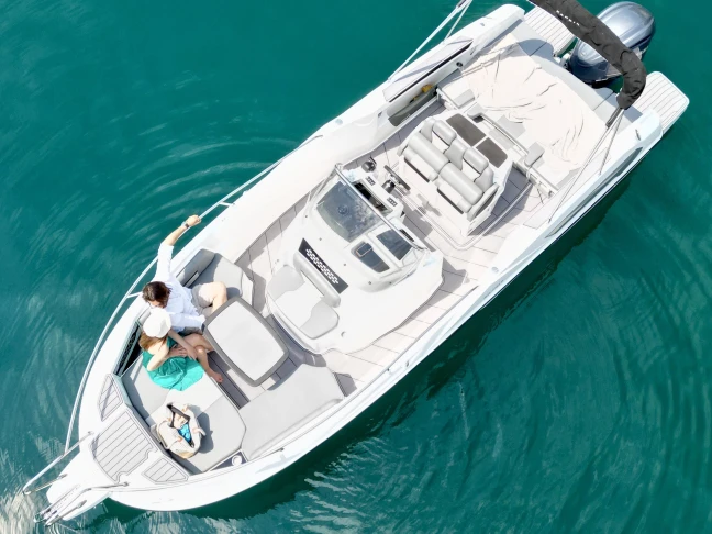 Bootverhuur Karnic sl 701 in Sirmione via SamBoat
