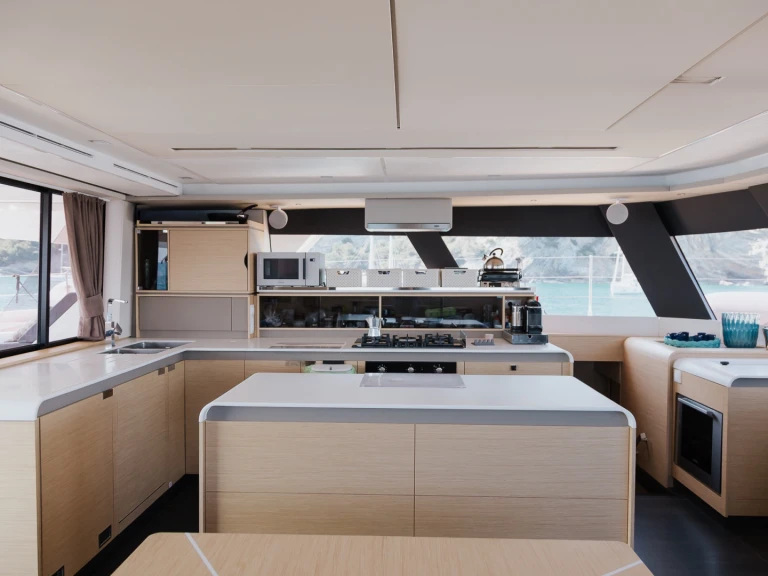 Verhuur Catamaran Fountaine Pajot met vaarbewijs