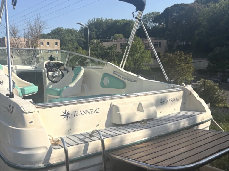 Huur Motorboot met of zonder schipper Jeanneau in Frankrijk