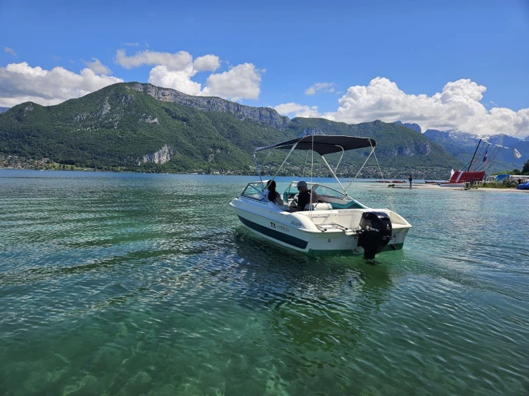 Huur een Larson 150 in Annecy