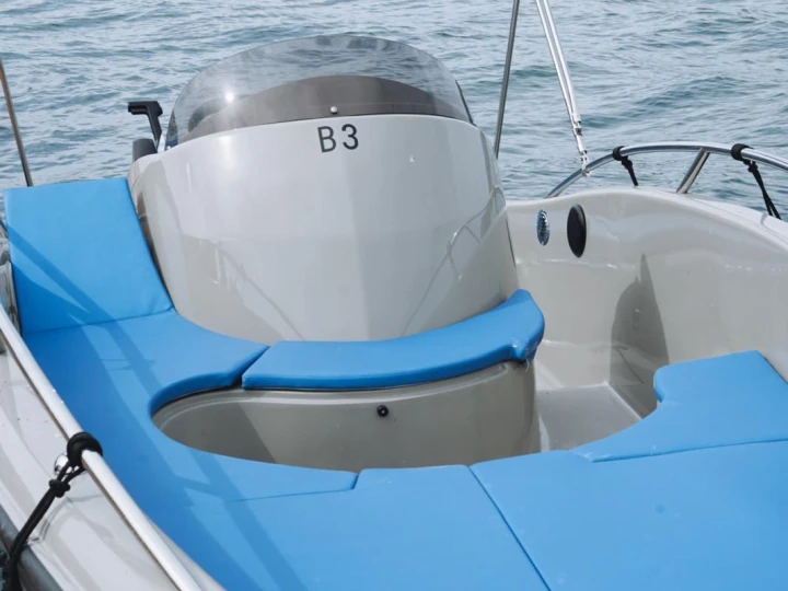 Motorboot te huur in Angera voor de beste prijs