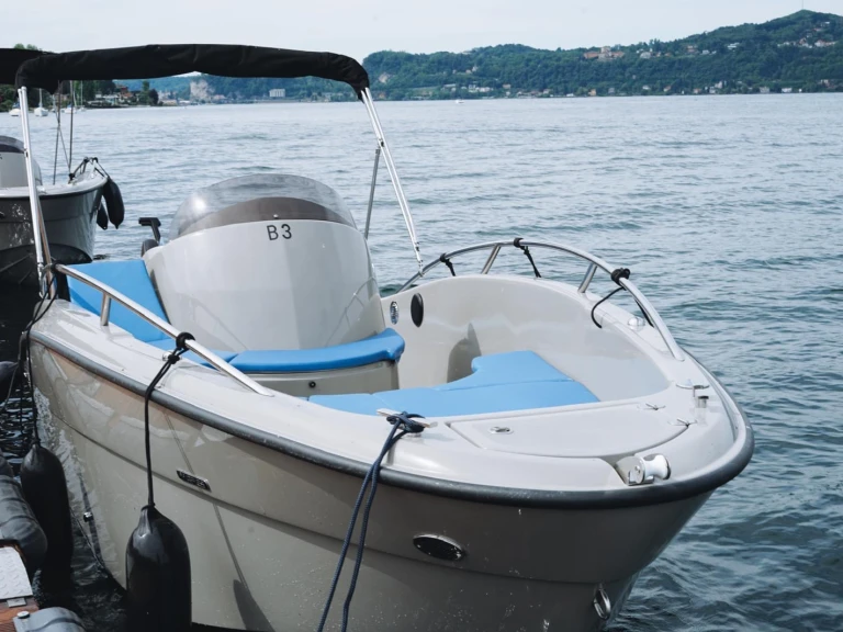 Huur Motorboot met of zonder schipper Clear in Angera