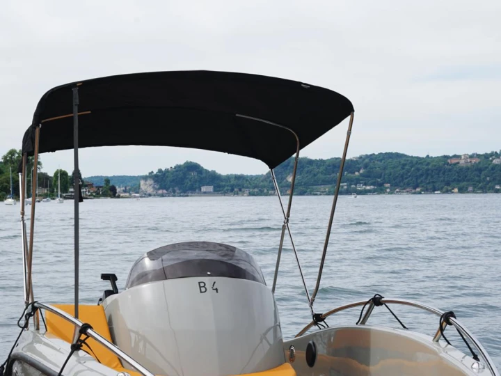 Motorboot te huur in Angera voor de beste prijs