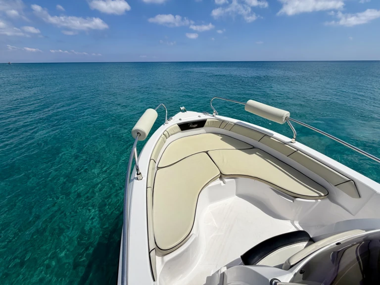 Bootverhuur Protaras goedkoop Voyager 19 S