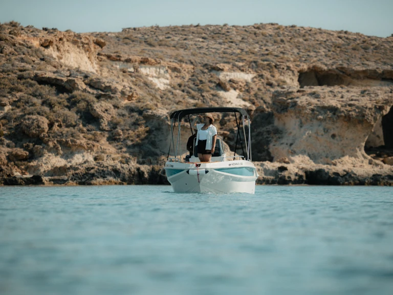 Jachthuur in Órmos Makry-Gialoú - Nireus Azzara 49s via SamBoat