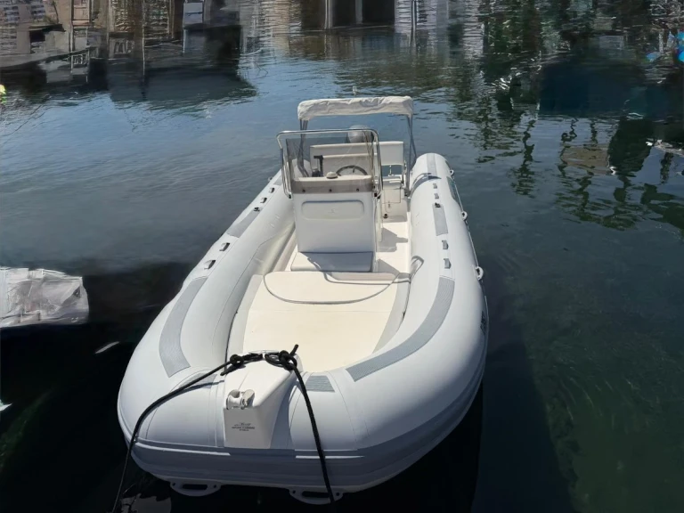 Huur een Capelli Tempest 630 in Port du Lavandou